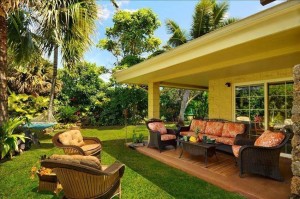 Hawaian Healing - Self Care Summer Retreat with Wayne Powell - Mahara Brenna - Harry Uhane Jim - Dhyana Bartkow - Retreat Center Garden